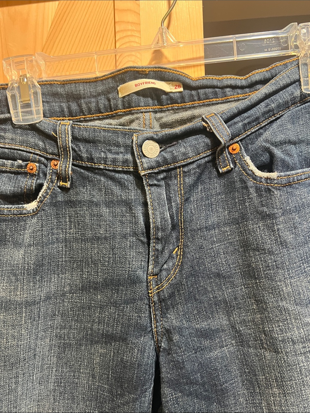 Levi Strauss ladies boyfriend style jeans size 28